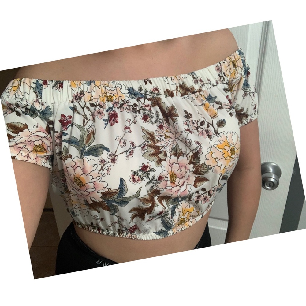 Flowered Crop top blouse 🌸